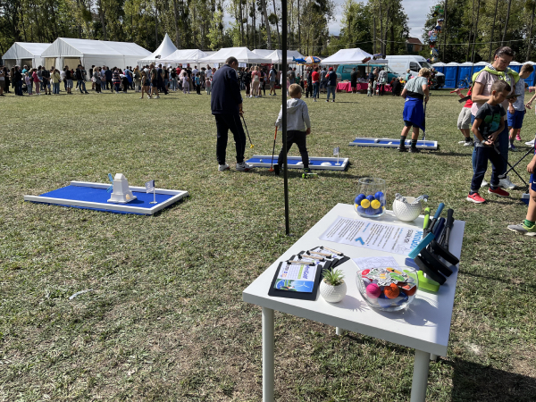 Minigolf pálya bérlés céges rendezvényekre, esküvőkre, csapatépítőkre vagy családi rendezvényekre. Szórakoztató program minden korosztálynak, beltéren és kültéren egyaránt! A minigolf nem igényel előzetes tapasztalatot, könnyen elsajátítható, így kiváló aktivitás bármilyen rendezvényre.