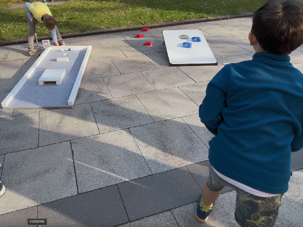 Minigolf pálya bérlés céges rendezvényekre, esküvőkre, csapatépítőkre vagy családi rendezvényekre. Szórakoztató program minden korosztálynak, beltéren és kültéren egyaránt! A minigolf nem igényel előzetes tapasztalatot, könnyen elsajátítható, így kiváló aktivitás bármilyen rendezvényre.