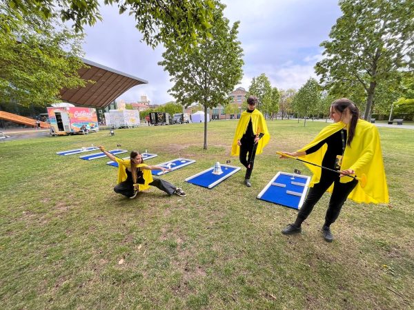 Minigolf pálya bérlés céges rendezvényekre, esküvőkre, csapatépítőkre vagy családi rendezvényekre. Szórakoztató program minden korosztálynak, beltéren és kültéren egyaránt! A minigolf nem igényel előzetes tapasztalatot, könnyen elsajátítható, így kiváló aktivitás bármilyen rendezvényre.