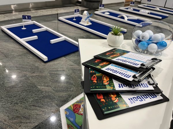 Minigolf pálya bérlés céges rendezvényekre, esküvőkre, csapatépítőkre vagy családi rendezvényekre. Szórakoztató program minden korosztálynak, beltéren és kültéren egyaránt! A minigolf nem igényel előzetes tapasztalatot, könnyen elsajátítható, így kiváló aktivitás bármilyen rendezvényre.
