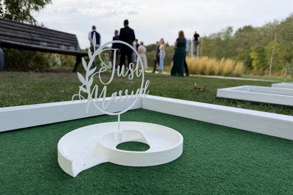 Minigolf pálya bérlés céges rendezvényekre, esküvőkre, csapatépítőkre vagy családi rendezvényekre. Szórakoztató program minden korosztálynak, beltéren és kültéren egyaránt! A minigolf nem igényel előzetes tapasztalatot, könnyen elsajátítható, így kiváló aktivitás bármilyen rendezvényre.