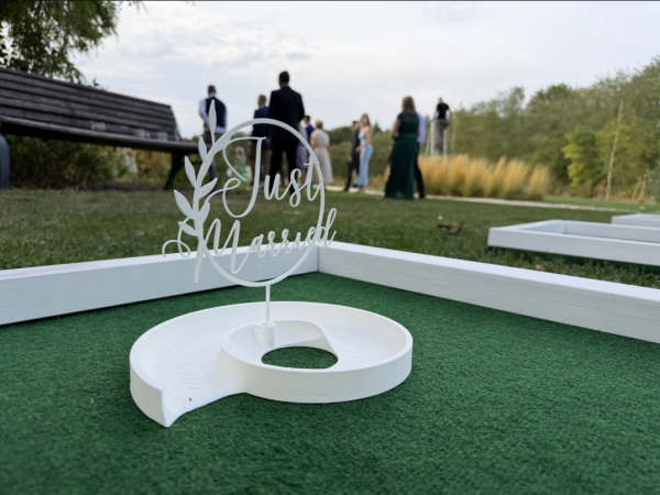 Minigolf pálya bérlés céges rendezvényekre, esküvőkre, csapatépítőkre vagy családi rendezvényekre. Szórakoztató program minden korosztálynak, beltéren és kültéren egyaránt! A minigolf nem igényel előzetes tapasztalatot, könnyen elsajátítható, így kiváló aktivitás bármilyen rendezvényre.